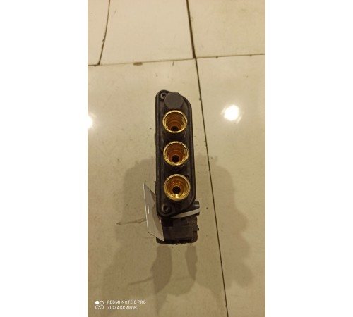 Блок клапанов уровня подвески