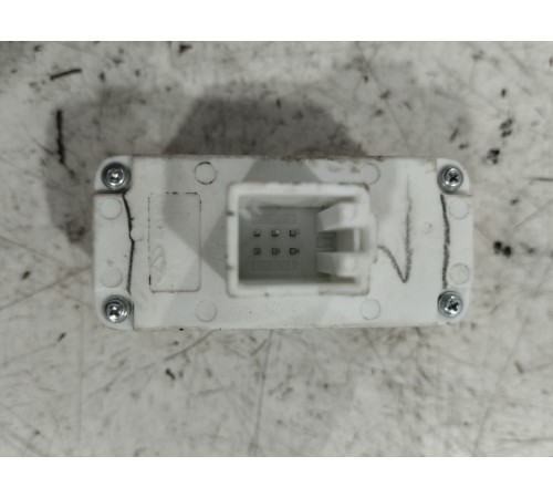 Кнопка открывания крышки багажника