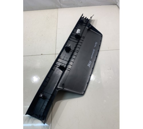 Обшивка двери багажника