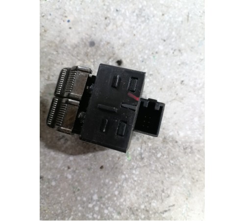 Кнопка регулировки сиденья задняя правая