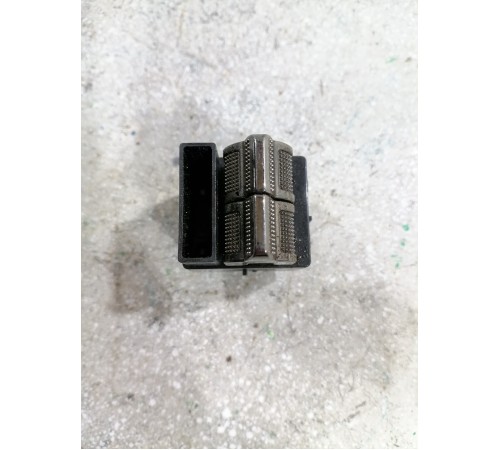 Кнопка регулировки сиденья задняя правая