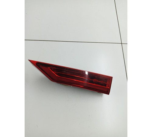 Фонарь крышки багажника правый