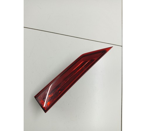 Фонарь крышки багажника правый