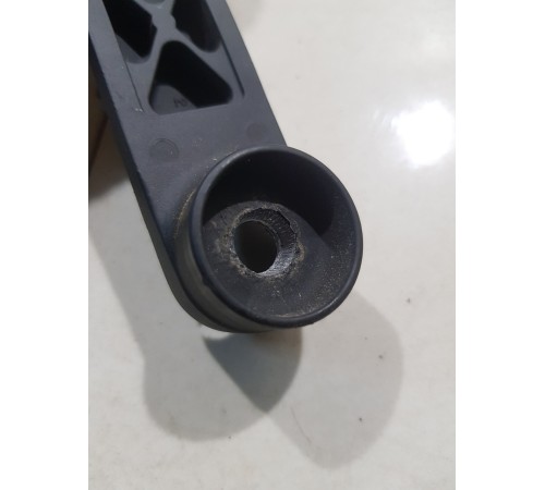 Поводок стеклоочистителя правый