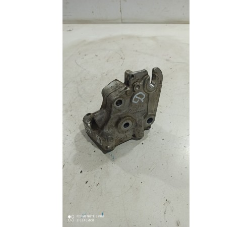 Кронштейн опоры двигателя правый