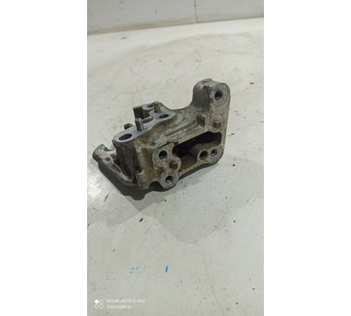 Кронштейн опоры двигателя правый