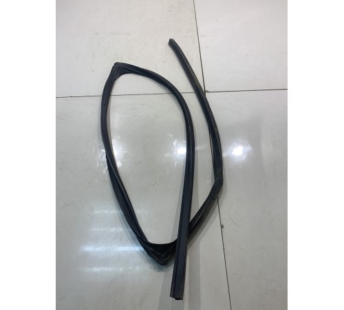 Уплотнитель стекла (задний, левый)