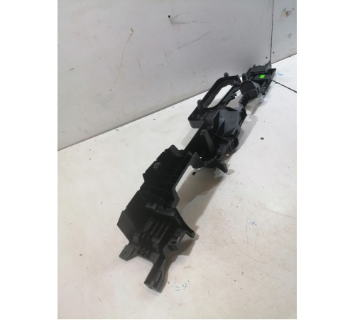 Кронштейн пола багажника