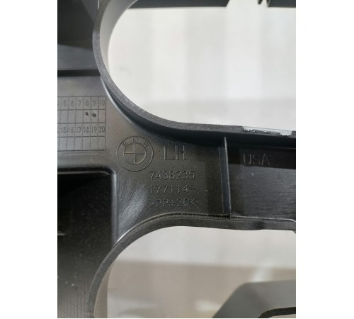 Кронштейн пола багажника