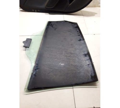 Стекло двери (заднее левое)