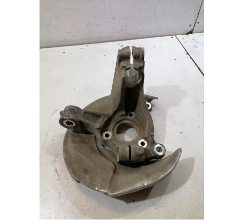 Кулак поворотный передний правый