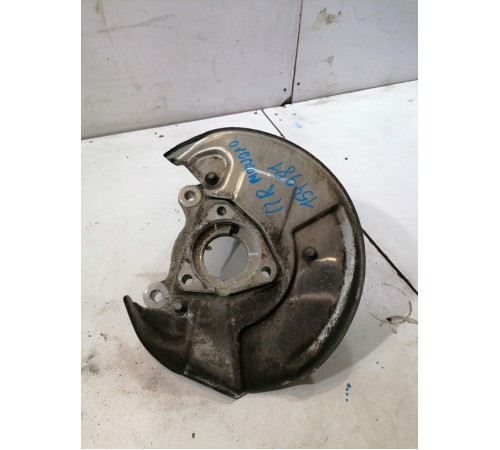 Кулак поворотный передний правый