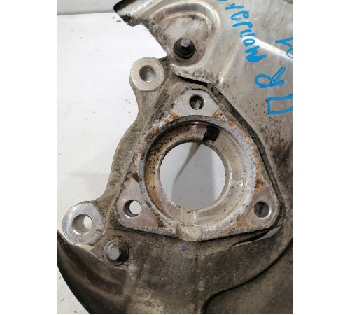 Кулак поворотный передний правый