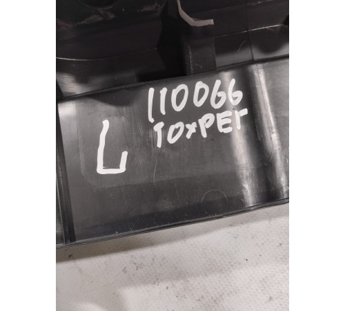 Направляющая шторки багажника задняя левая