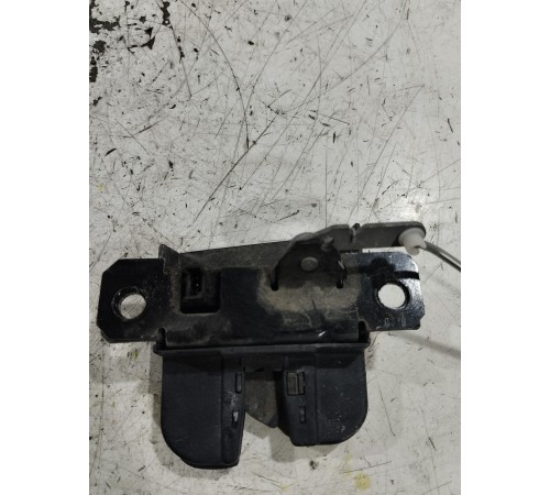 Замок крышки багажника