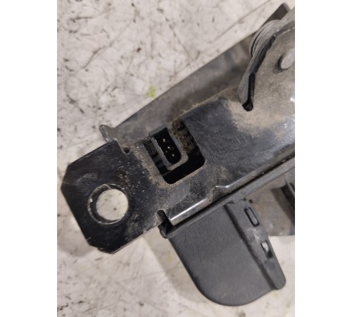 Замок крышки багажника