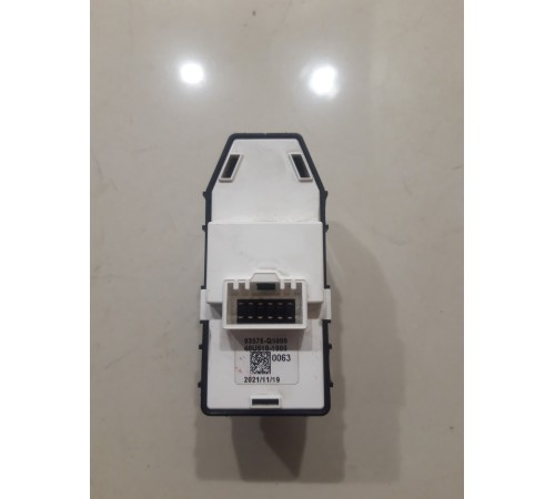 Кнопка стеклоподъемника (передняя правая)