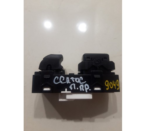 Кнопка стеклоподъемника (передняя правая)