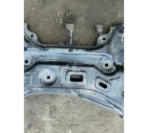 Подрамник передний