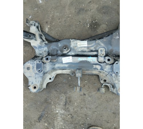 Подрамник передний