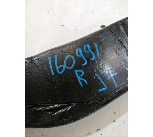 Уплотнитель крыла правый