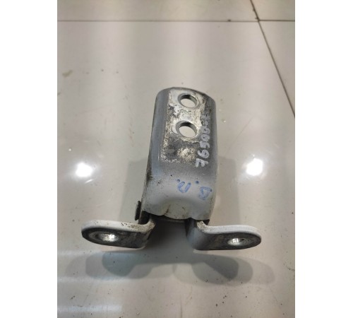 Петля двери (передняя, правая, верхняя)