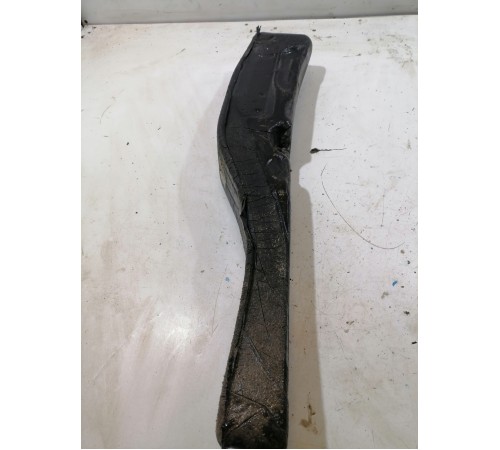 Уплотнитель крыла правый