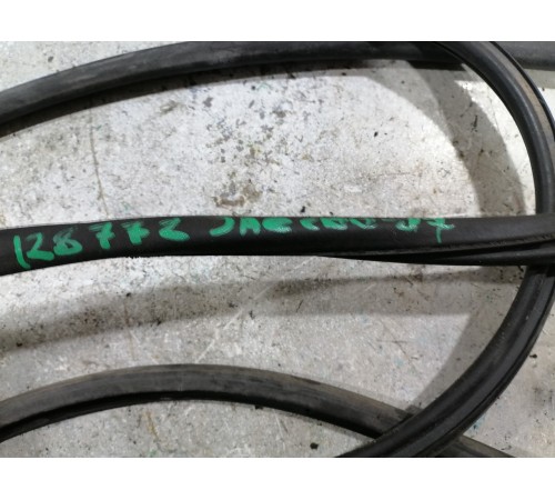 Уплотнитель багажника 