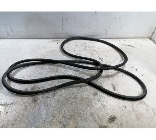 Уплотнитель багажника 