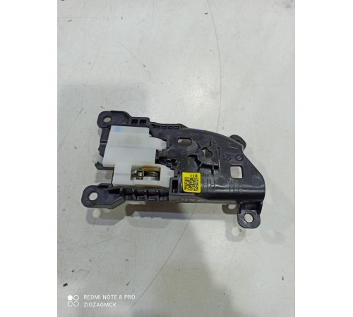 Ручка двери (задняя правая внутренняя)