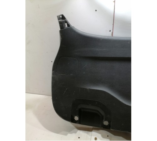 Обшивка двери багажника