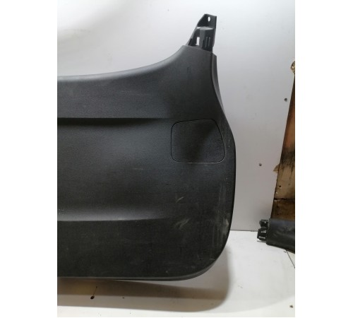 Обшивка двери багажника