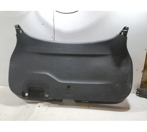 Обшивка двери багажника