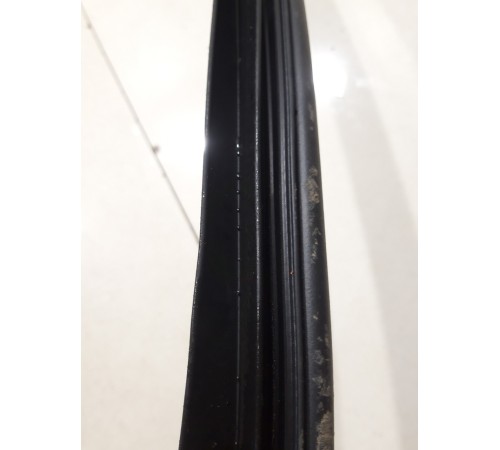 Уплотнитель двери(передний левый)