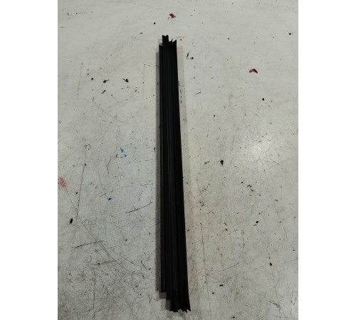 Уплотнитель стекла (задний левый внутренний)