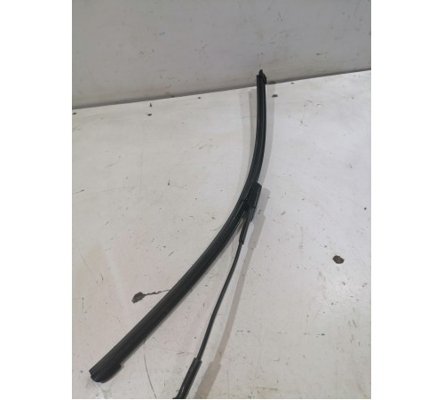 Поводок стеклоочистителя левый