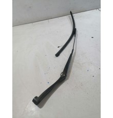 Поводок стеклоочистителя левый