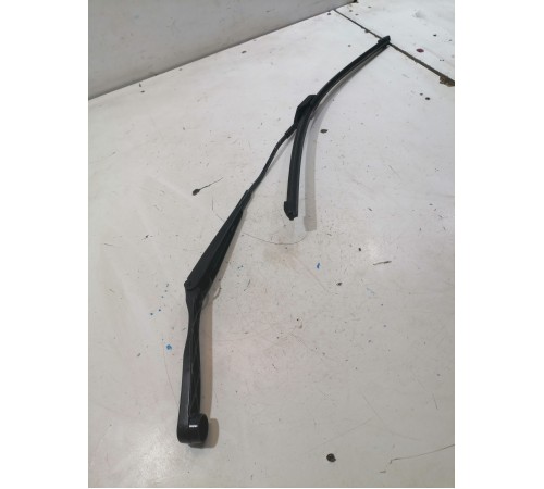 Поводок стеклоочистителя левый