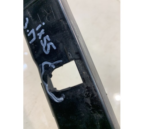 Кронштейн заднего бампера (правый)