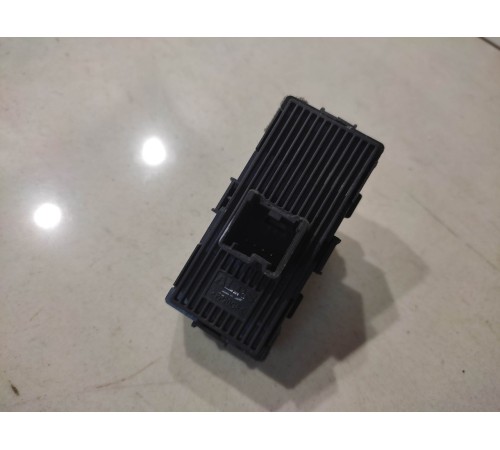 Кнопка стеклоподъемника (задняя левая)