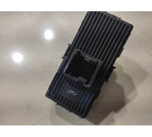 Кнопка стеклоподъемника (задняя левая)