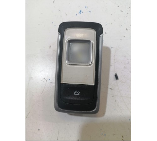 Плафон освещения салона левый