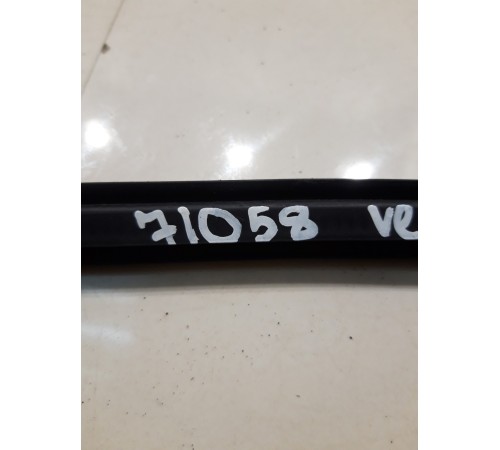 Уплотнитель стекла (передний, правый, внутренний)