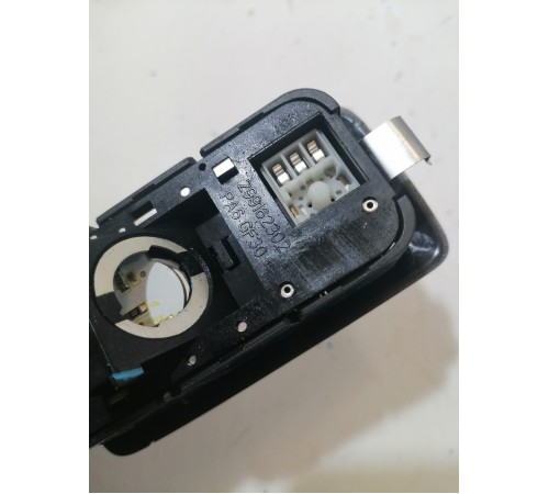 Плафон освещения салона левый