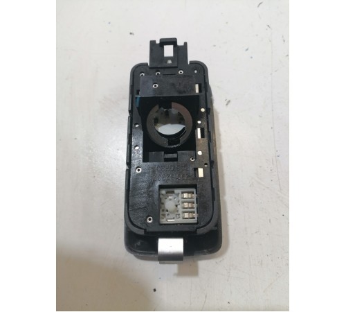 Плафон освещения салона левый