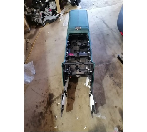 Центральная консоль с подлокотником