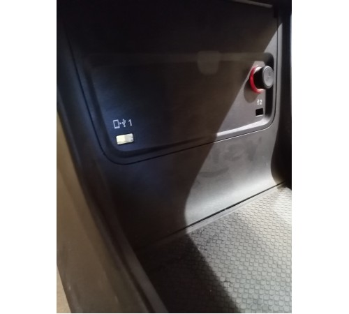 Центральная консоль с подлокотником