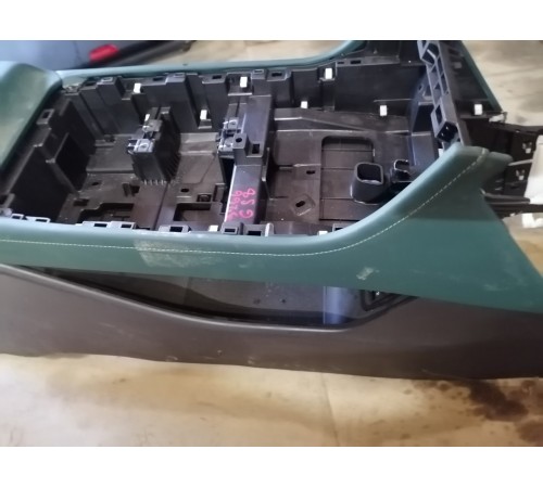 Центральная консоль с подлокотником