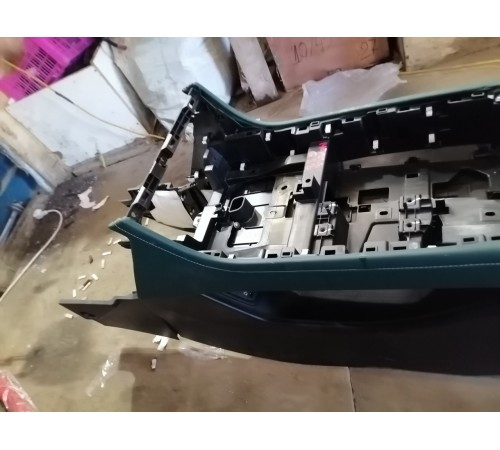 Центральная консоль с подлокотником