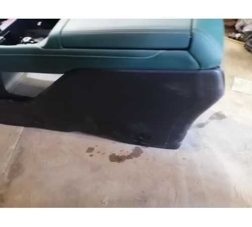 Центральная консоль с подлокотником